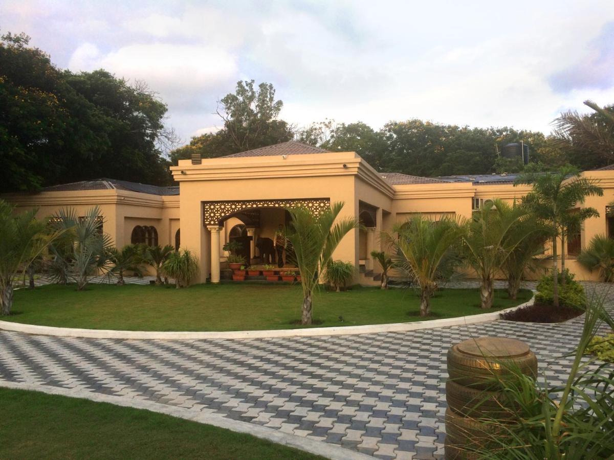 Laxmi Film City Resort Вадодара Экстерьер фото