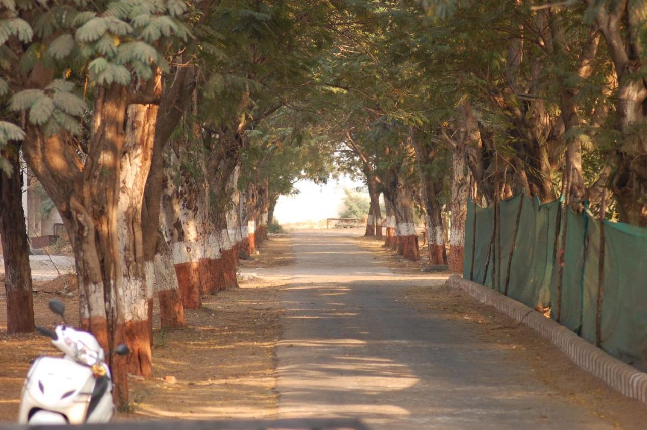 Laxmi Film City Resort Вадодара Экстерьер фото