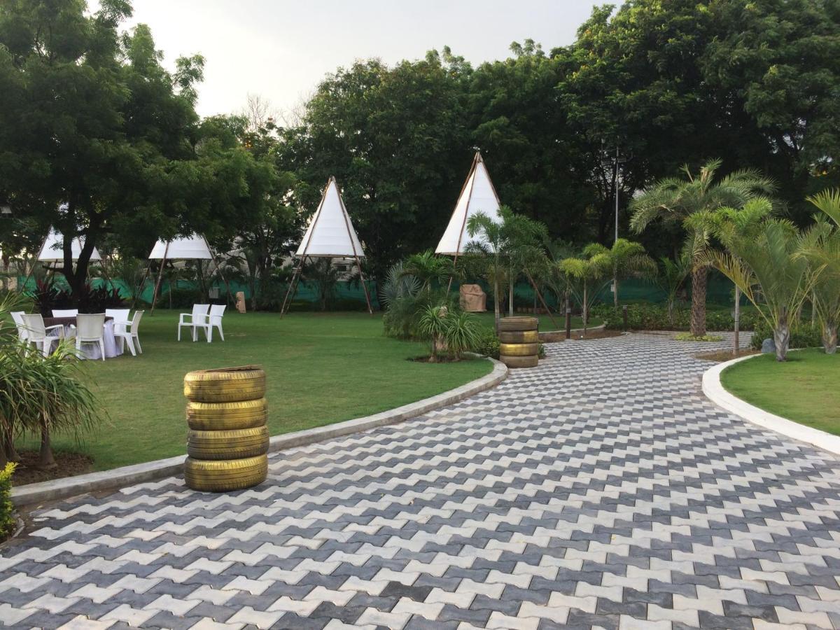 Laxmi Film City Resort Вадодара Экстерьер фото