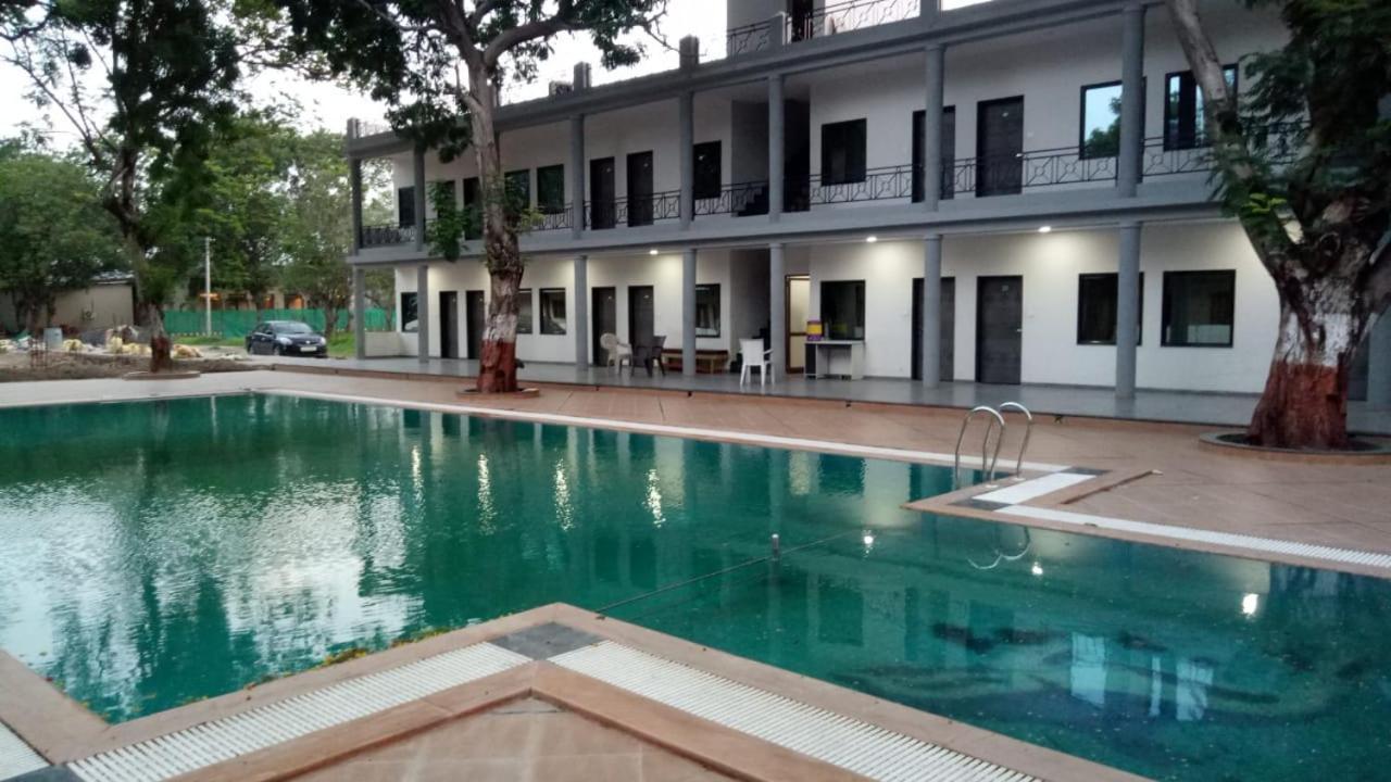 Laxmi Film City Resort Вадодара Экстерьер фото